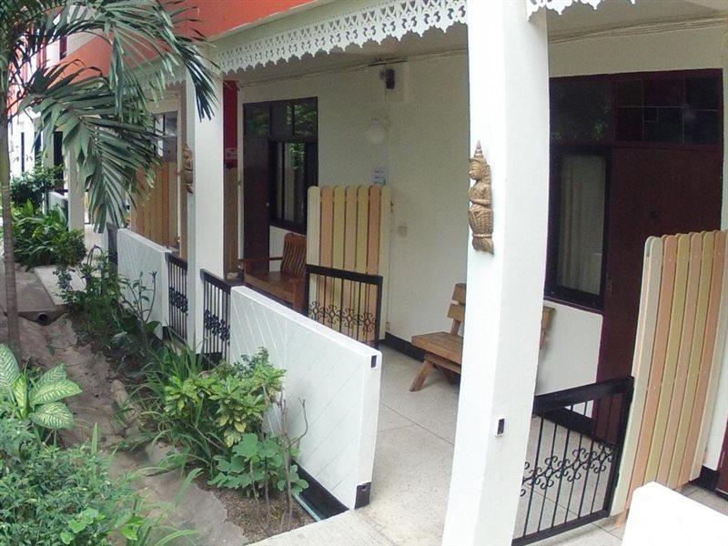 Hollanda Montri Guesthouse Chiang Mai Exterior foto