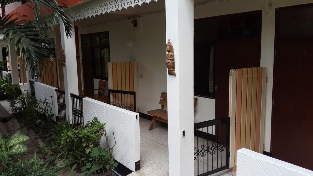 Hollanda Montri Guesthouse Chiang Mai Exterior foto