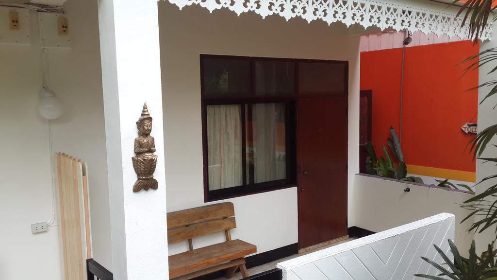 Hollanda Montri Guesthouse Chiang Mai Exterior foto
