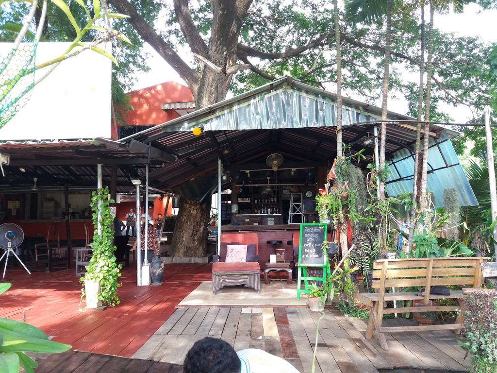 Hollanda Montri Guesthouse Chiang Mai Exterior foto