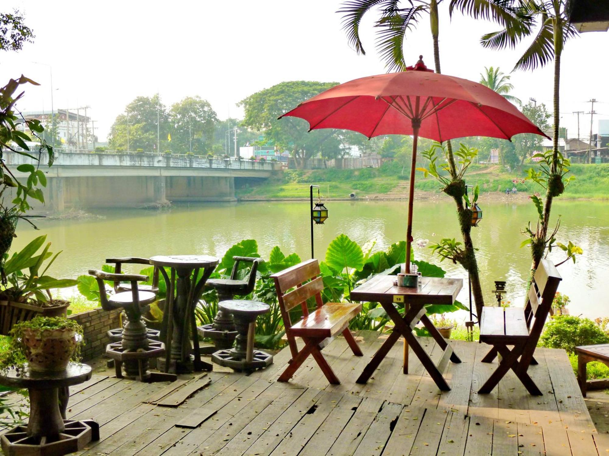 Hollanda Montri Guesthouse Chiang Mai Exterior foto