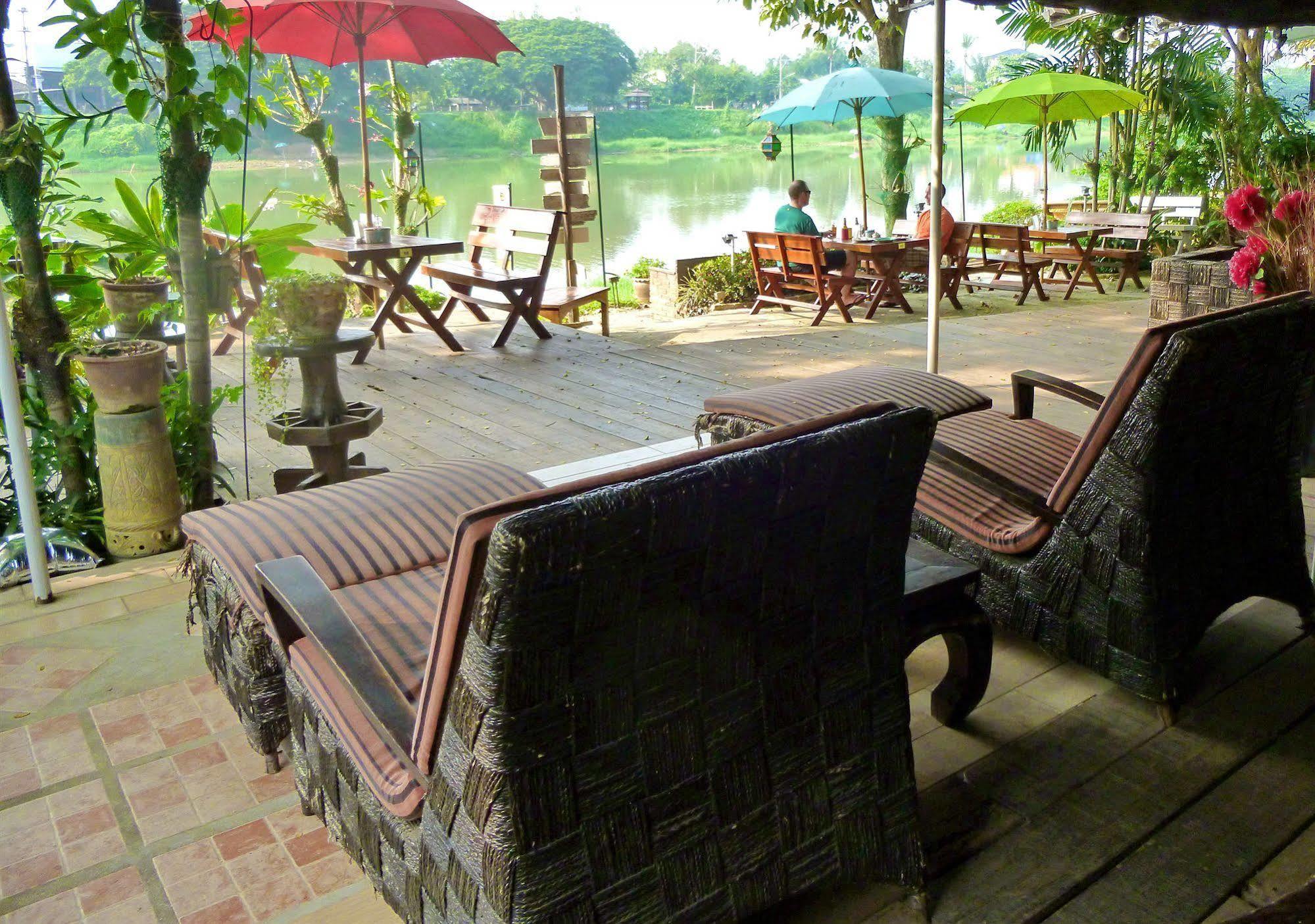 Hollanda Montri Guesthouse Chiang Mai Exterior foto