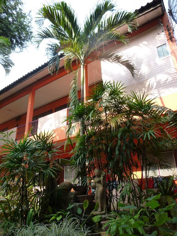 Hollanda Montri Guesthouse Chiang Mai Exterior foto