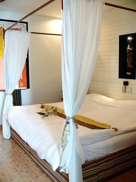 Hollanda Montri Guesthouse Chiang Mai Exterior foto